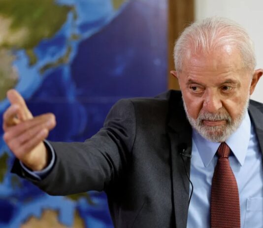 Lula assina MP para zerar “taxa das blusinhas”