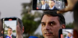 Atlas/Bloomberg: 51,7% acham que Flávio Bolsonaro tem envolvimento no escândalo do Master