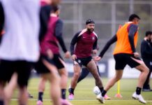 Desconfiado, Memphis chamou fisioterapeuta particular para avaliar exame no Corinthians