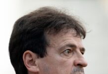 Diniz diz que Corinthians não pode perder jogador e lamenta Z-4: “Sensação horrorosa”