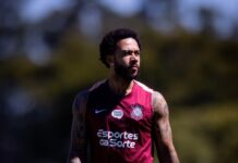 Memphis sente a panturrilha e tem retorno adiado no Corinthians