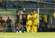 Allan recebe terceiro cartão amarelo e desfalca Corinthians em clássico no Brasileirão