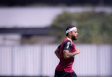 Corinthians inicia semana com expectativa por retorno de Memphis Depay