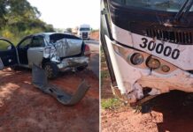Ônibus atinge traseira de carro na Rodovia Péricles Bellini