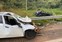 Motorista morre após atravessar canteiro de rodovia e bater carro contra picape em Catanduva