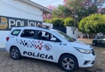 Mãe é presa por maus-tratos após filha de 7 anos denunciar caso em Glicério