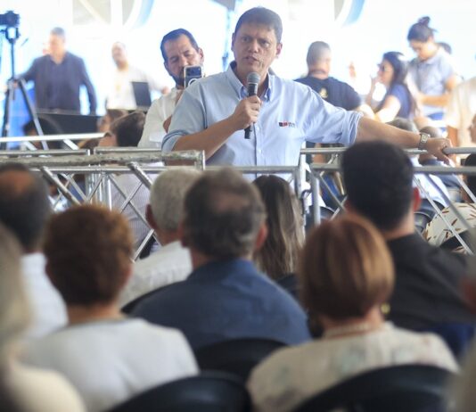 Governador Tarcísio de Freitas entrega de moradias do desfavelamento em Votuporanga