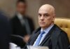 Moraes pede parecer da PGR sobre incluir Jair e Flávio em ação de Eduardo