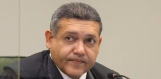 Kassio Nunes Marques determina suspensão de pesquisa que apontou queda de Flávio Bolsonaro