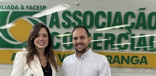 Natália passa presidência da ACV para Guilherme da Votuciclo
