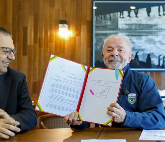 Lula sanciona lei que garante renovação automática da CNH