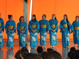 Festa das Nações transforma aula de inglês em grande celebração cultural
