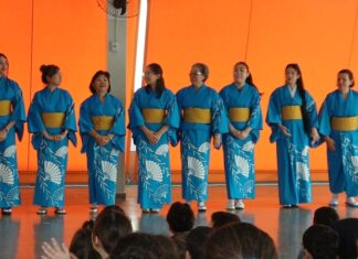 Festa das Nações transforma aula de inglês em grande celebração cultural