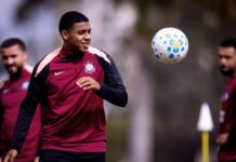Entenda por que Gui Negão ainda não entrou em campo sob o comando de Diniz no Corinthians