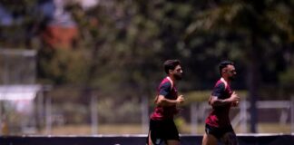 Elenco do Corinthians se reapresenta no CT sem Memphis e Carrillo