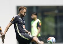 Neymar treina em campo com a seleção brasileira pela 1ª vez nos EUA