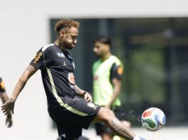 Neymar treina em campo com a seleção brasileira pela 1ª vez nos EUA