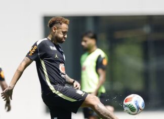 Neymar treina em campo com a seleção brasileira pela 1ª vez nos EUA