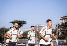 Santos treina sem quatro jogadores liberados para buscar novo clube
