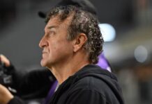 “Precisamos equilibrar”: Cuca cobra reforços da diretoria do Santos