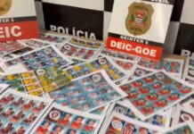 Polícia apreende figurinhas da Copa do Mundo em gráfica por suspeita de falsificação