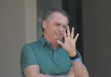 Defesa de Bolsonaro diz que arma perdida é a mesma da blitz