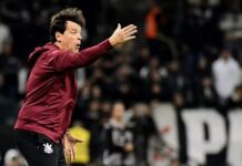 Diniz detona gramado após empate do Corinthians: “O pior desde que a Arena foi construída”