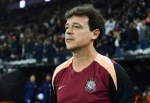Diniz elogia jogo do Corinthians, mas minimiza efeitos da pausa: “Não existe mágica com 25 dias”