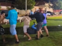 Trio suspeito de espancar homem é preso após ser identificado por vídeos em redes sociais