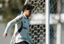 Gabriel Bontempo treina e encara o Botafogo