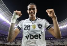 Newton assina contrato com São Paulo