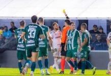 Neymar recebe 3º cartão amarelo e desfalca Santos contra o Athletico-PR, pelo Brasileirão