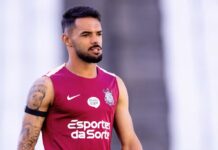 Raniele é desfalque em treino do Corinthians por incidente em novo gramado da arena