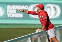 Abel comanda treino tático e tem participação de Vitor Roque