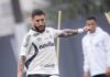Santos tenta rescisões amigáveis com jogadores fora dos planos para aliviar folha salarial