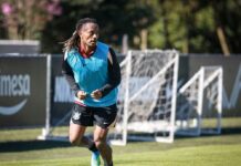 Carrillo busca recuperar posição de titular no Corinthians em reta final de contrato