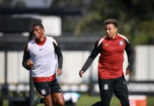 Corinthians se reapresenta e Diniz comanda trabalho tático