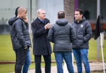 Stabile planeja reunião com elenco para justificar atrasos