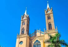 Trabalhador fica ferido após cair do telhado da Igreja Matriz
