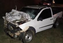 Jovem morre após batida entre picape e caminhão em Zacarias