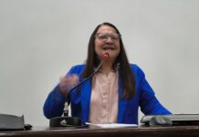 Débora Romani denuncia ônibus sem bateria e alunos sem aula em Votuporanga