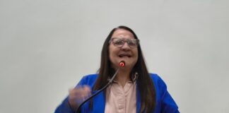 Débora Romani denuncia ônibus sem bateria e alunos sem aula em Votuporanga