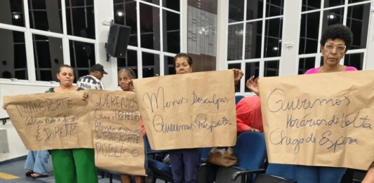 Mudança de horários do transporte público gera protesto na Câmara