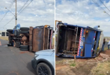 Caminhão da coleta de lixo tomba na marginal da SP-320 em Votuporanga