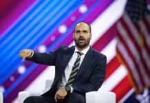 PF conclui processo e recomenda demissão de Eduardo Bolsonaro por abandono de cargo