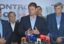 Tarcísio promete renovar benefício fiscal para transporte de cargas e defende pedágio free flow