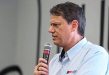 Após operação, Tarcísio promete demitir policiais envolvidos em corrupção
