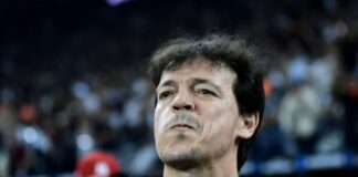 Diniz elogia entrega do Corinthians e poder de decisão de Memphis: “Ele tem um brilho diferente”