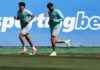 Barboza e Gómez trabalham no campo em treino do Palmeiras, mas seguem como dúvida