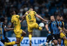 Atacante do Mirassol admite toque no braço, mas questiona gol anulado contra o Grêmio